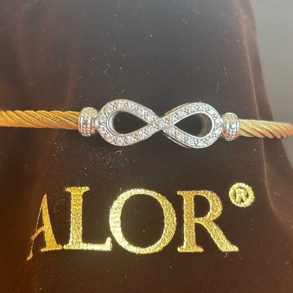Diamond and rose gold cable bangle